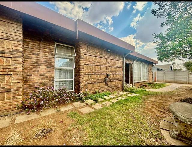 4 BEDROOM HOUSE FOR SALE IN VANDERBIJLPARK SE 2